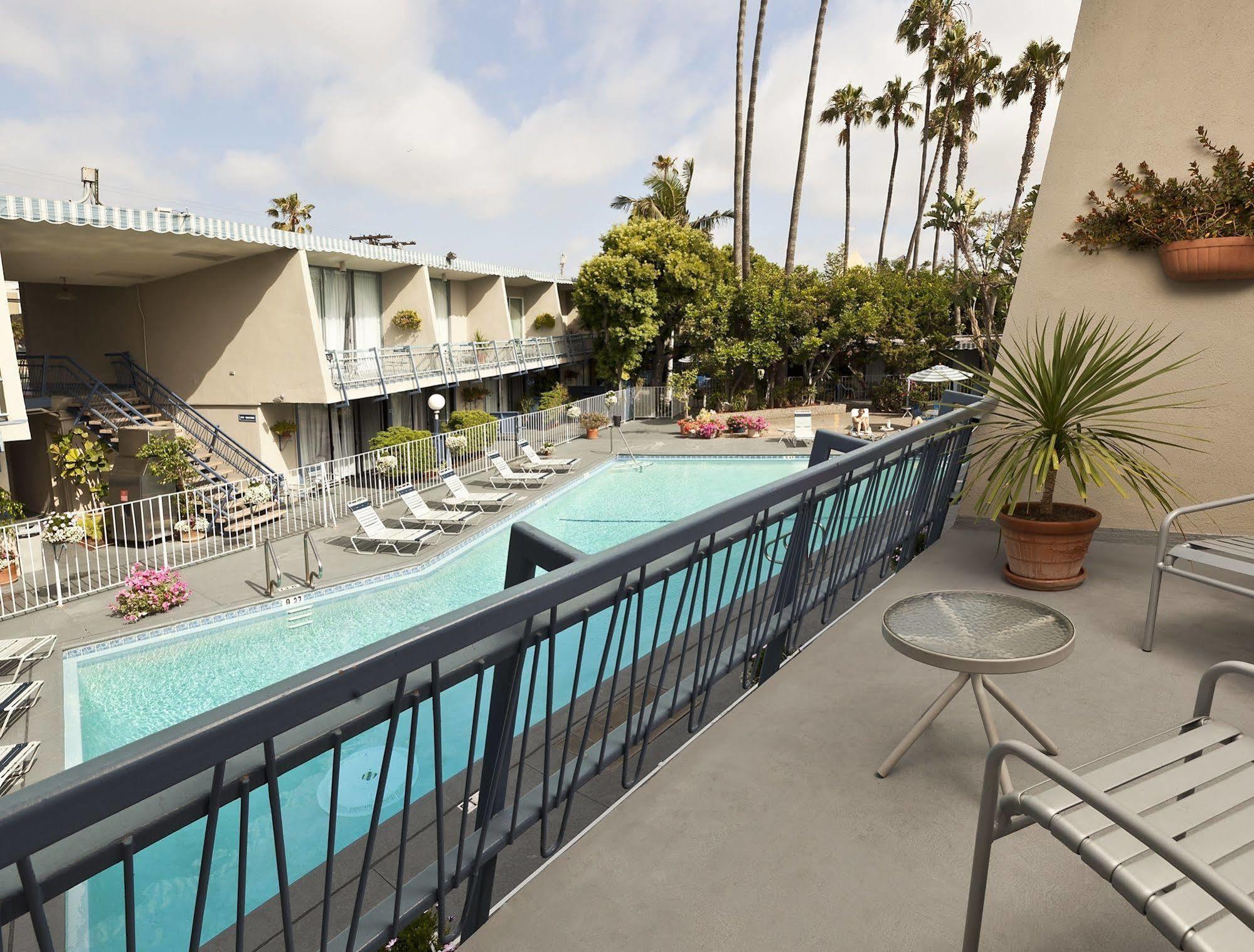 Travelodge Hotel At Lax Los Angeles Exterior photo